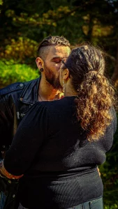 Photo mariage Vincennes couple qui s'embrasse