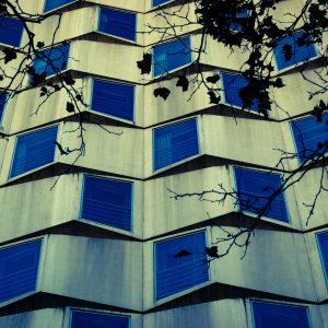 Toile tableau grand format 20x30 d'un immeuble graphique à Paris 14e