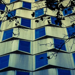 Toile tableau grand format 20x30 d'un immeuble graphique à Paris 14e