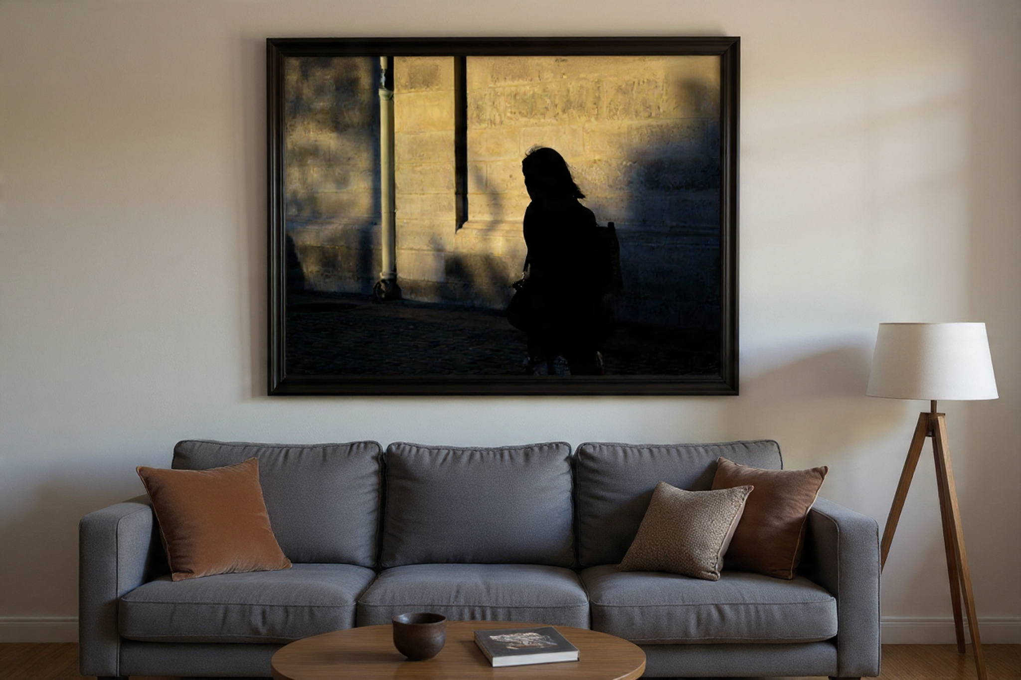 Toile tableau grand format 20x30 de l'ombre d'une femme pendant l'heure dorée au abbort de chatelet les halles